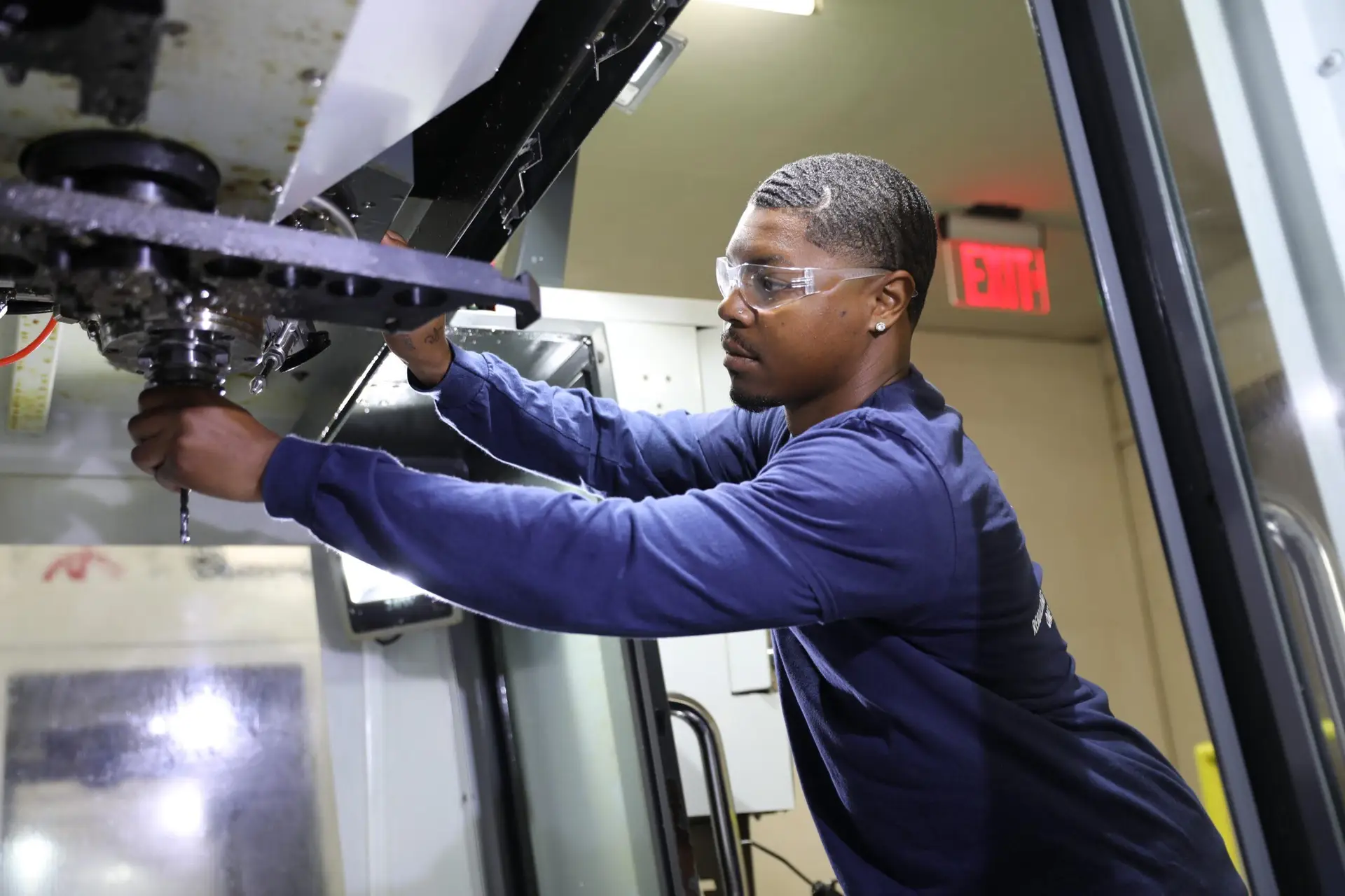 Dejon, a Navy Veteran working on a machine at Workshops For Warriors